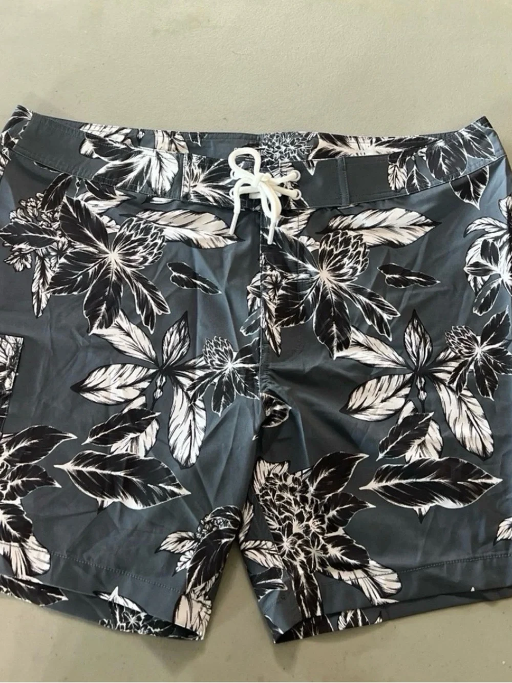 Men's Gray Floral Swim Trunks - Black & White Print Size 40